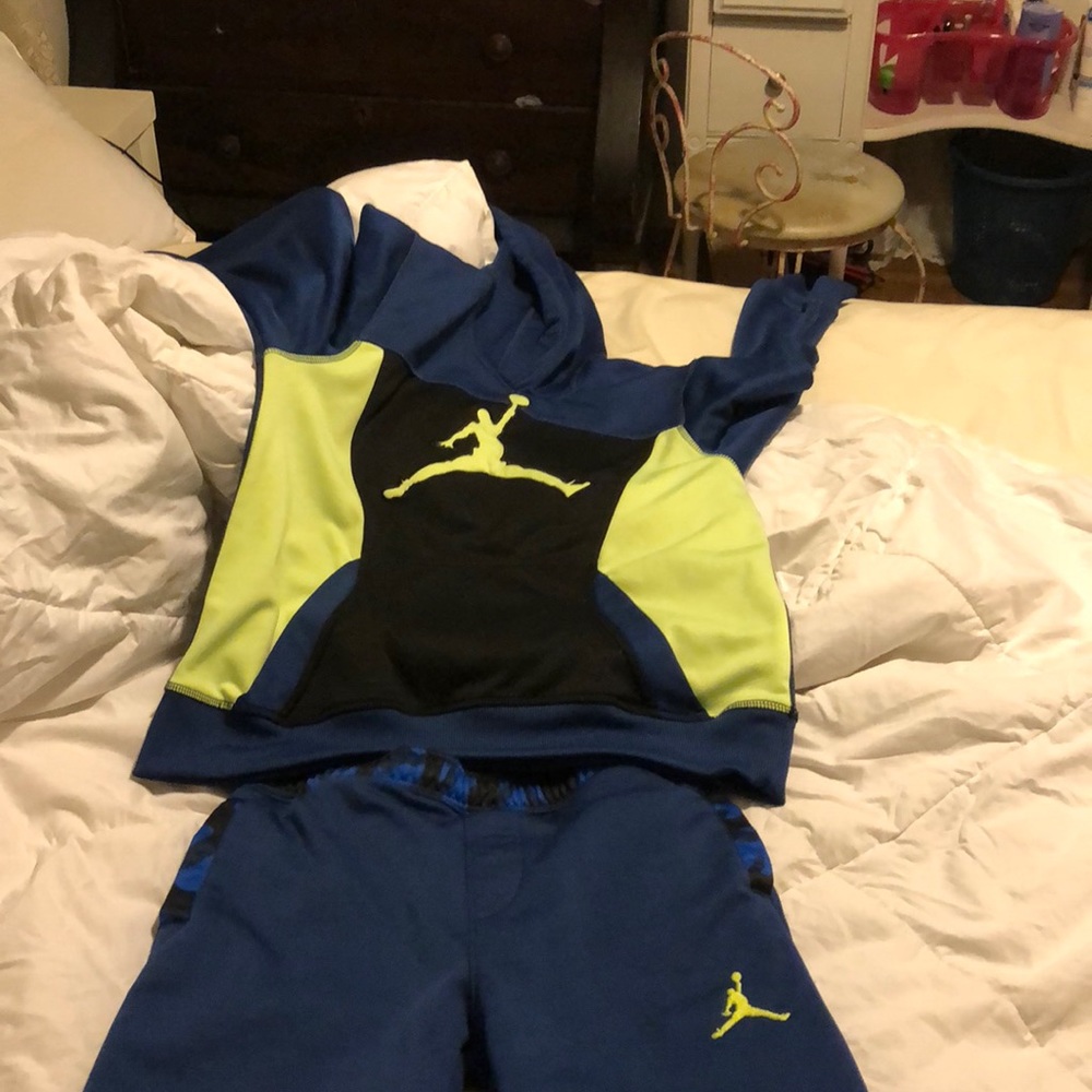 Kids Jordan sweat suit.